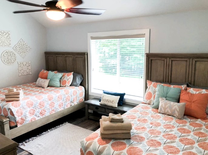 Cabins (Fort Ann, New York, United States)