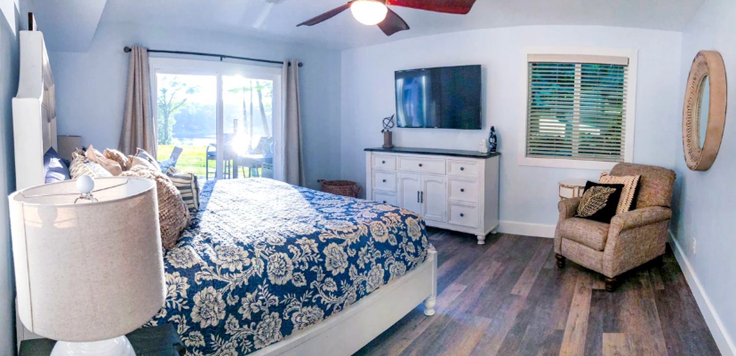 Luxurious Waterfront Cabin for a Group Getaway in Fort Ann, New York