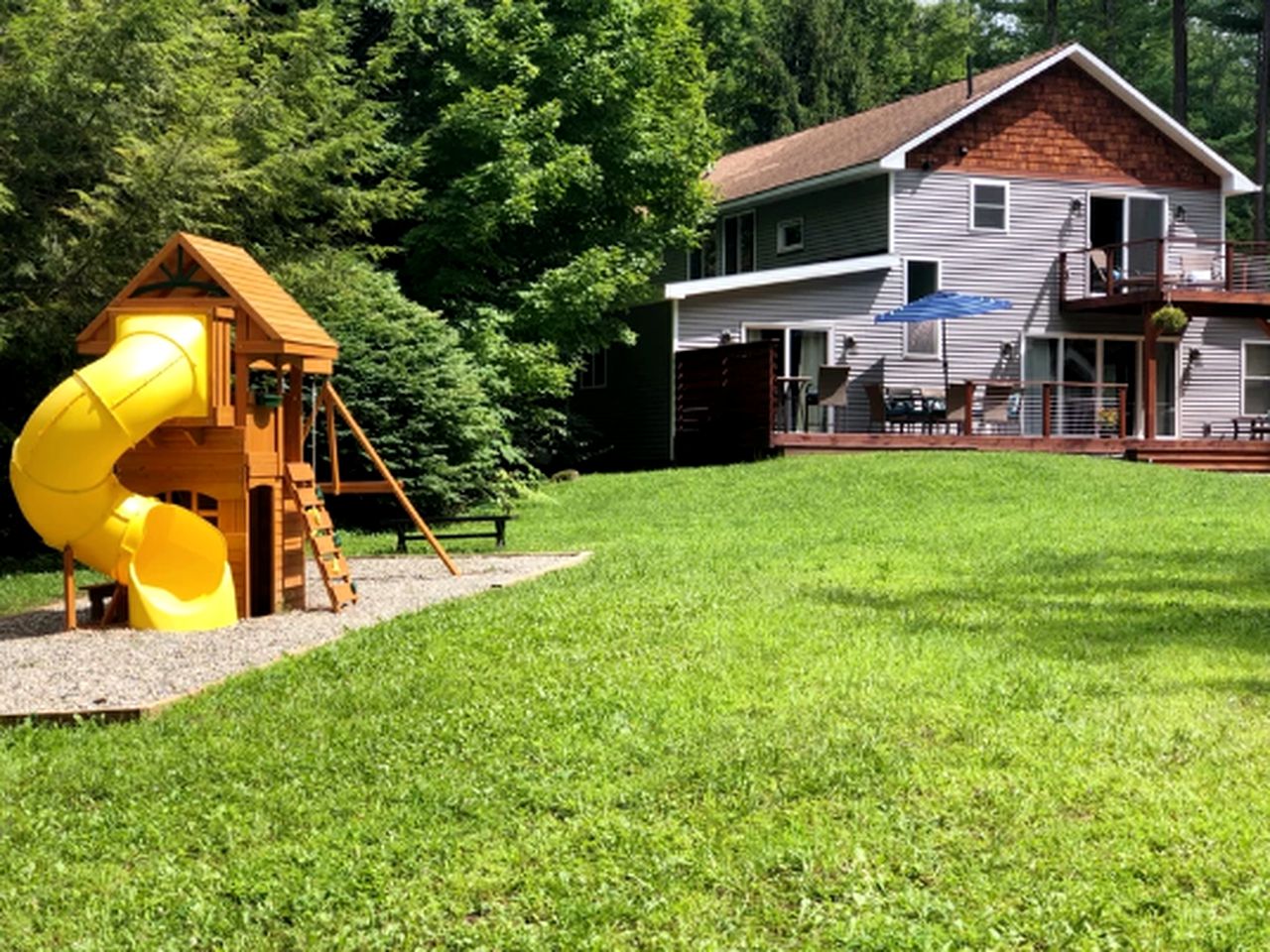 Luxurious Waterfront Cabin for a Group Getaway in Fort Ann, New York