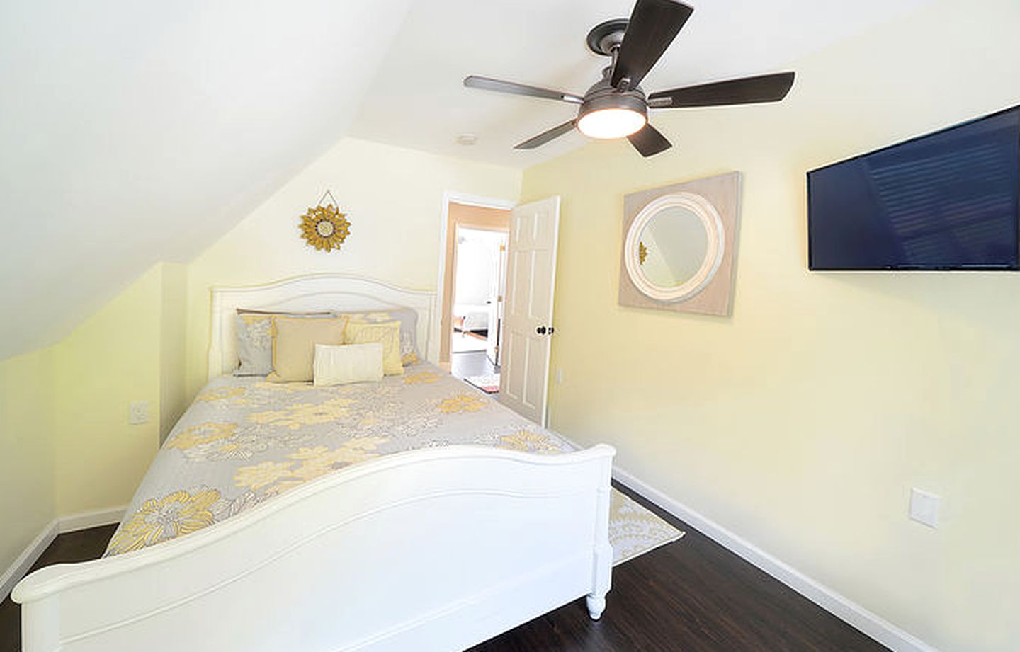 Lakefront Vacation Rental for Group Getaway in Fort Ann, Upstate New York