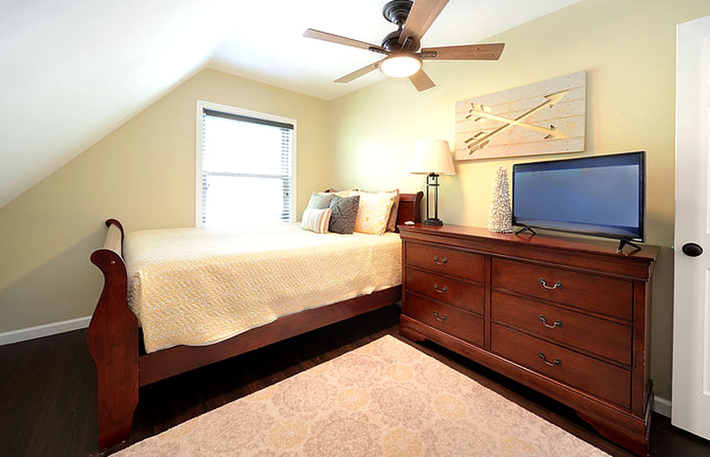 Lakefront Vacation Rental for Group Getaway in Fort Ann, Upstate New York