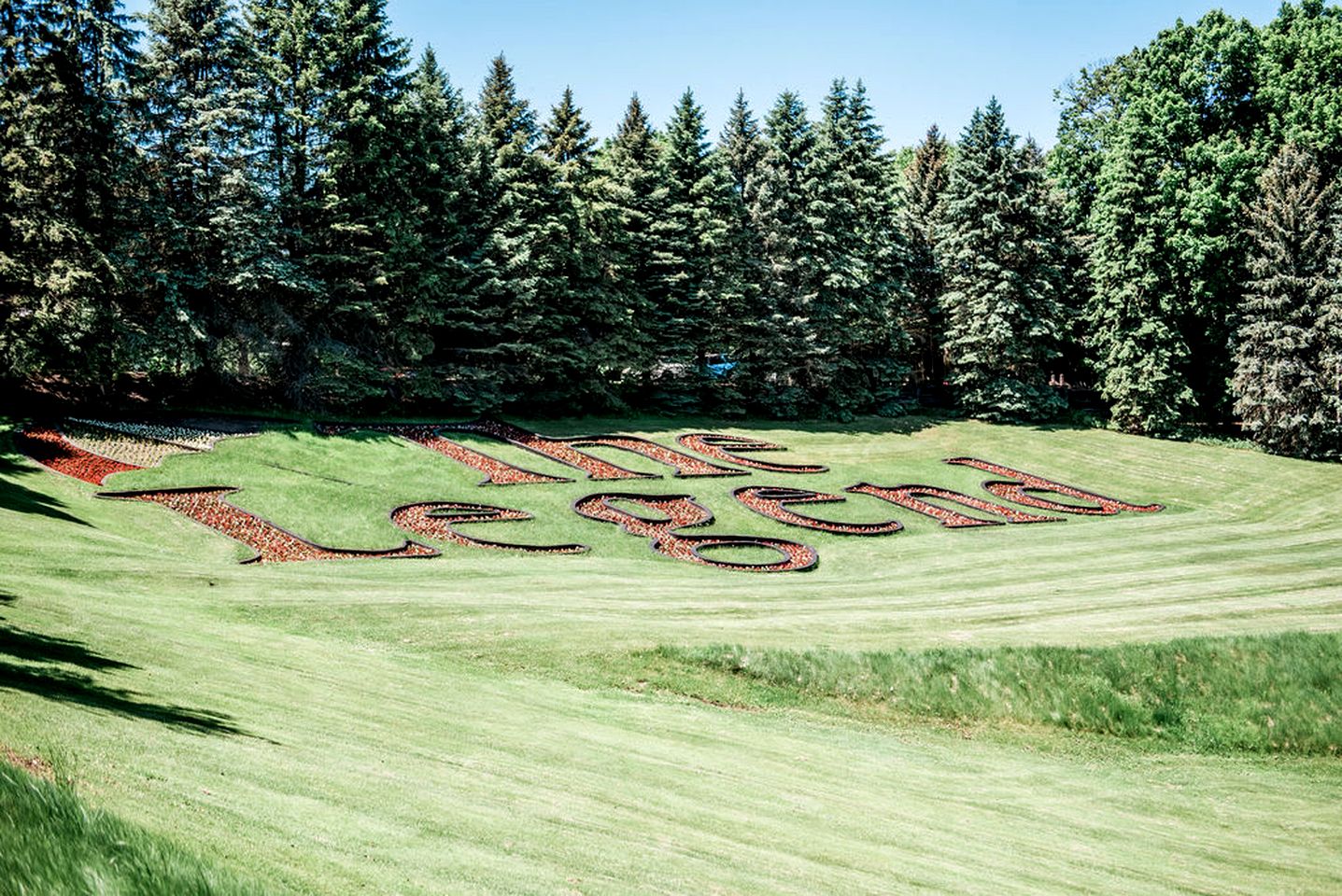 Incredible Cottage with Private Beach and Indoor and Outdoor Swimming Pool in Bellaire, Michigan