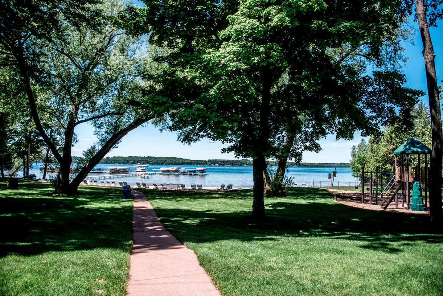 Incredible Cottage with Private Beach and Indoor and Outdoor Swimming Pool in Bellaire, Michigan