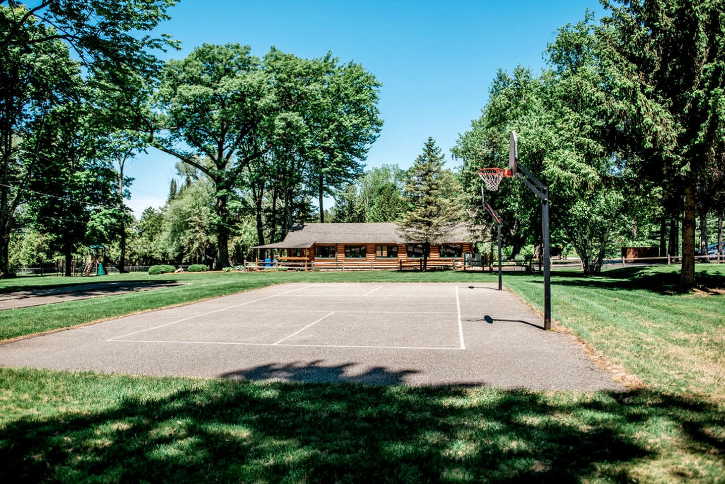 Incredible Cottage with Private Beach and Indoor and Outdoor Swimming Pool in Bellaire, Michigan