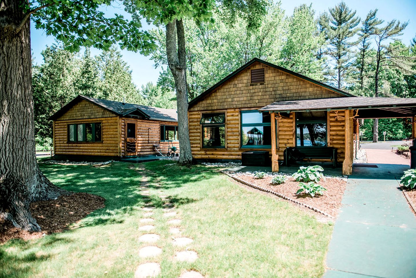 Incredible Cottage with Private Beach and Indoor and Outdoor Swimming Pool in Bellaire, Michigan