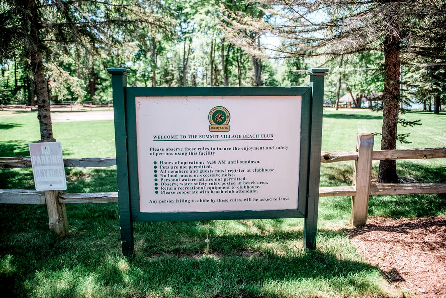 Incredible Cottage with Private Beach and Indoor and Outdoor Swimming Pool in Bellaire, Michigan