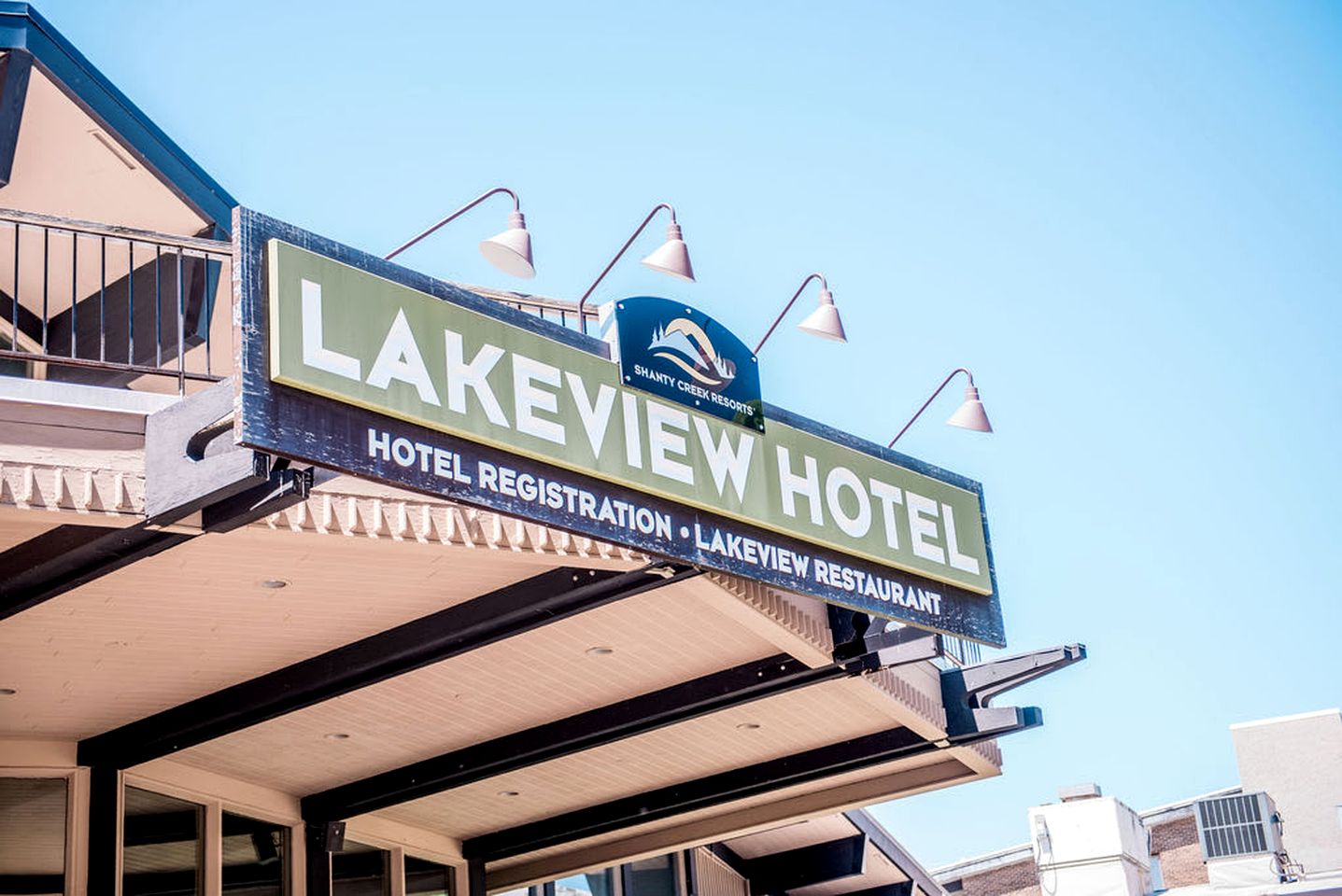 Incredible Cottage with Private Beach and Indoor and Outdoor Swimming Pool in Bellaire, Michigan