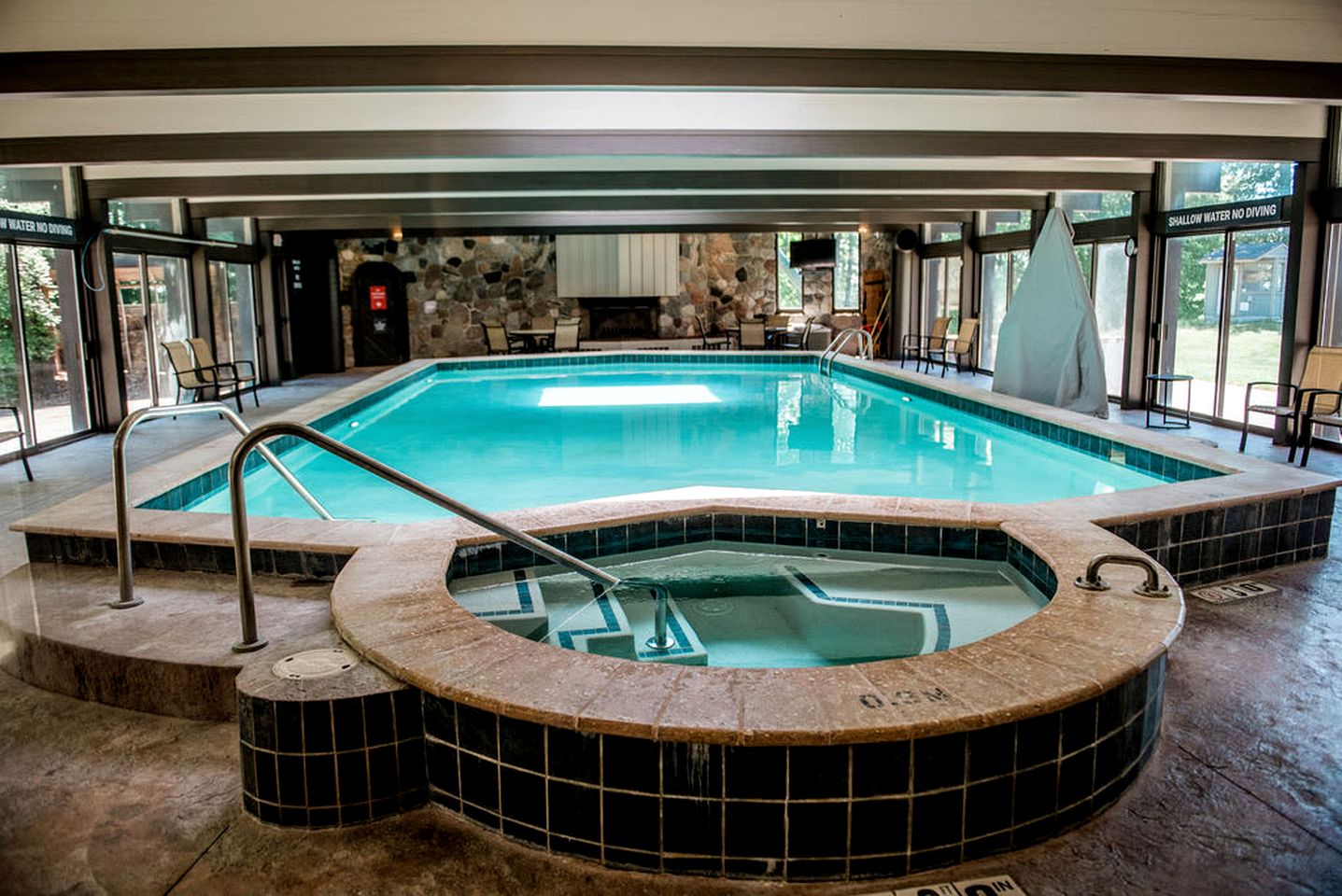 Incredible Cottage with Private Beach and Indoor and Outdoor Swimming Pool in Bellaire, Michigan