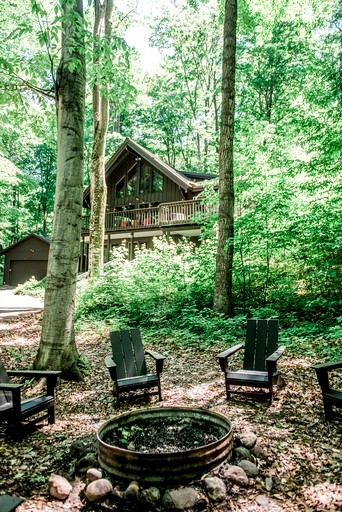 Incredible Cottage with Private Beach and Indoor and Outdoor Swimming Pool in Bellaire, Michigan