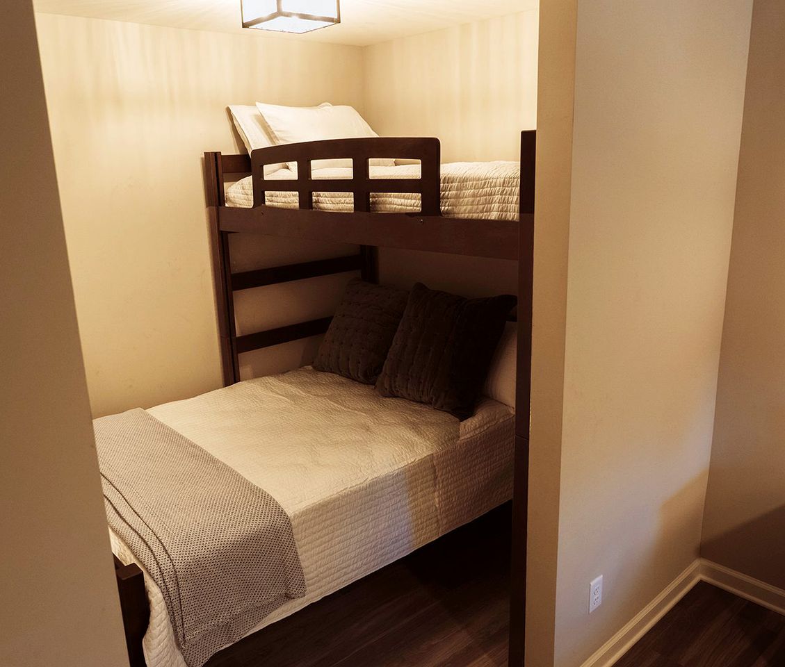 Pet-Friendly Cabin with a Private Hot Tub in Bostic, North Carolina