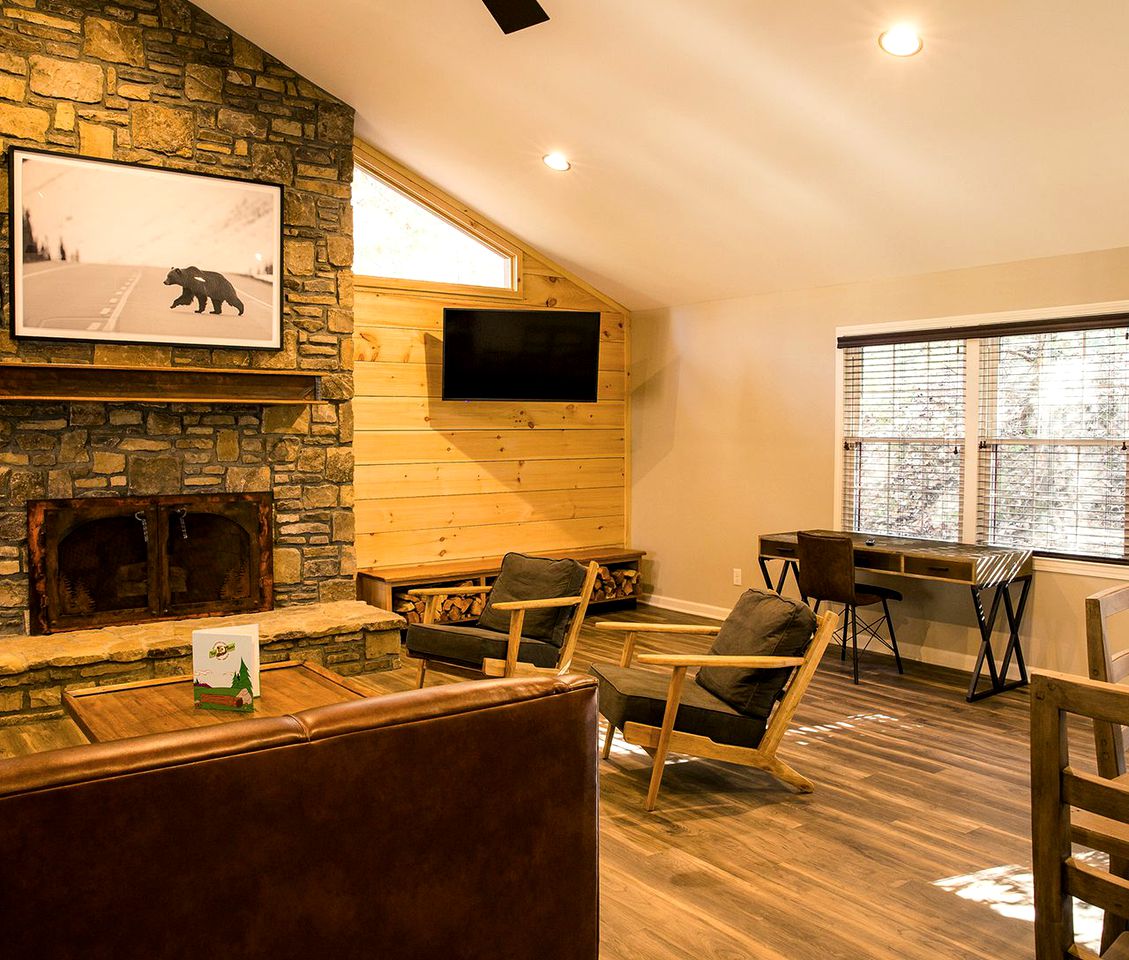 Pet-Friendly Cabin with a Private Hot Tub in Bostic, North Carolina
