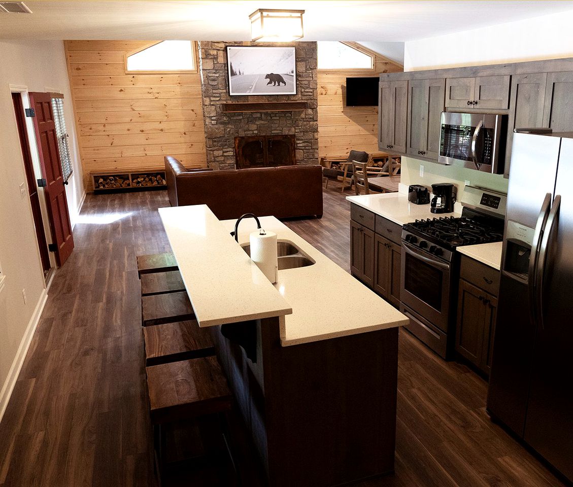 Pet-Friendly Cabin with a Private Hot Tub in Bostic, North Carolina