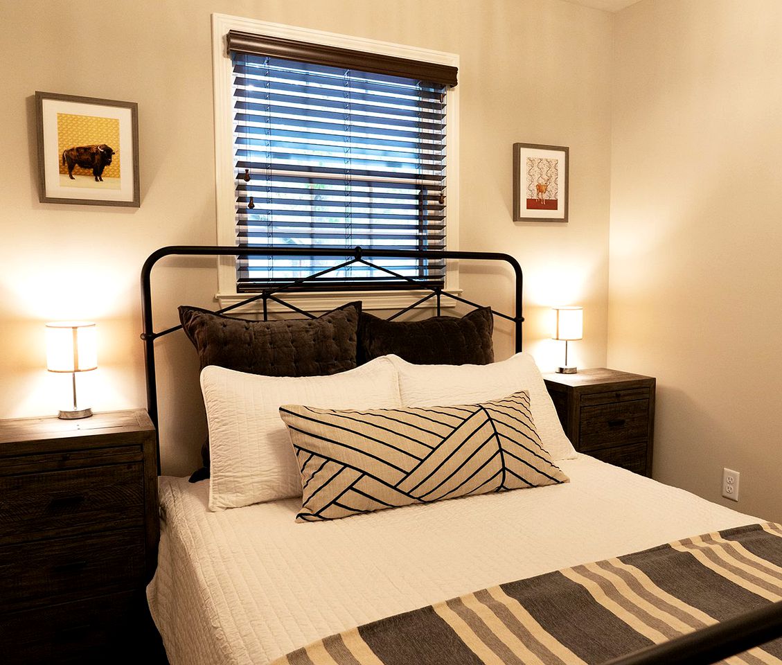 Pet-Friendly Cabin with a Private Hot Tub in Bostic, North Carolina