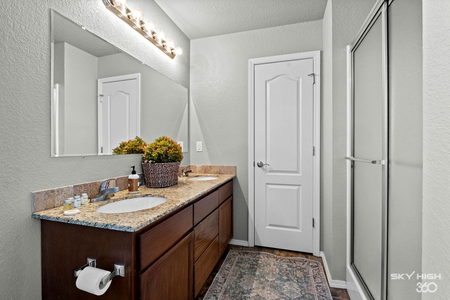 Cozy Retreat w/ Soaker Tub & Family Entertainment Area in Siloam Springs, Arkansas