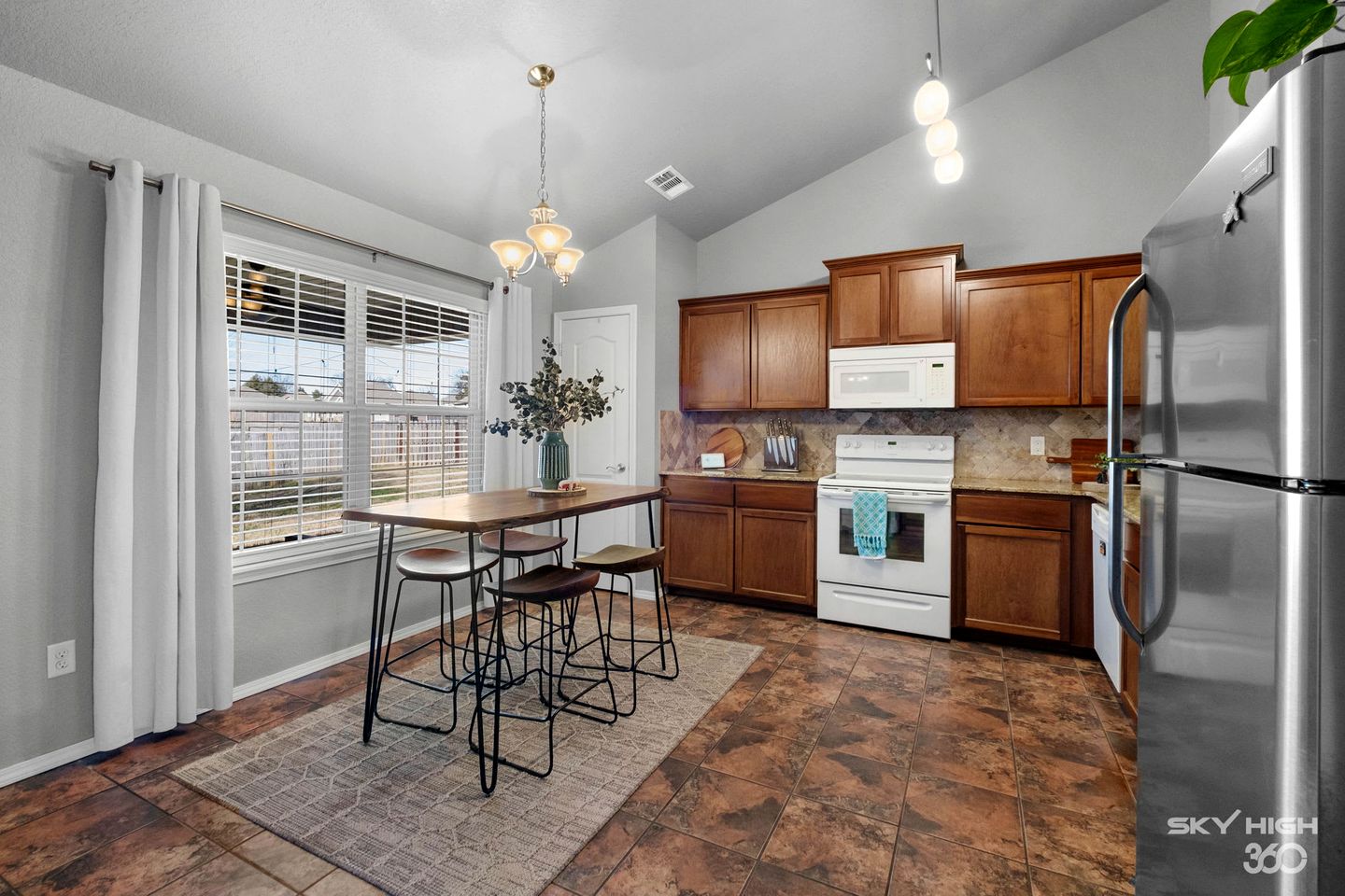 Cozy Retreat w/ Soaker Tub & Family Entertainment Area in Siloam Springs, Arkansas