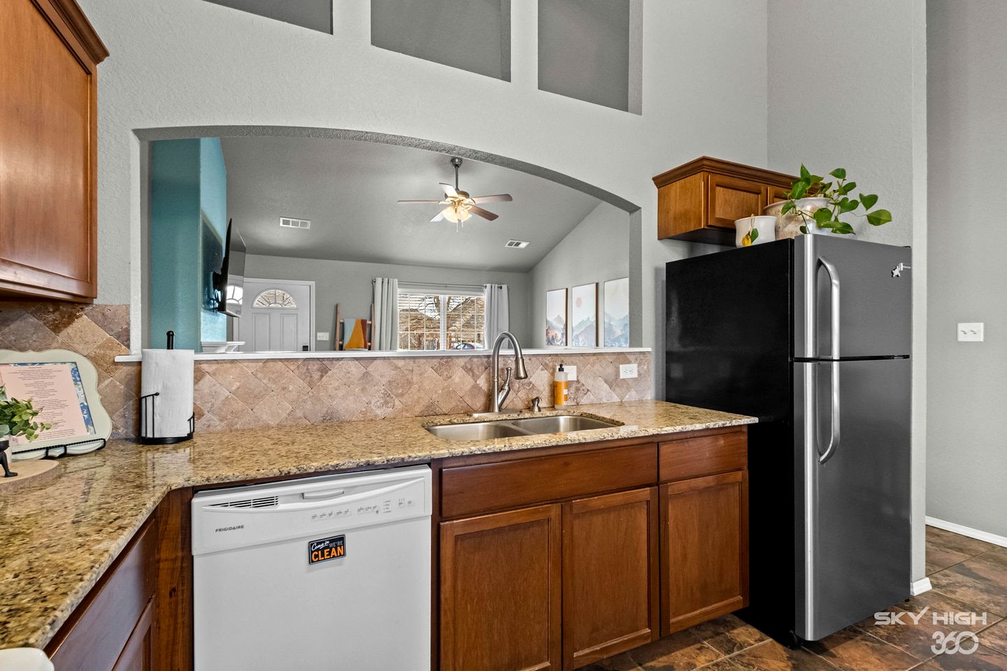 Cozy Retreat w/ Soaker Tub & Family Entertainment Area in Siloam Springs, Arkansas