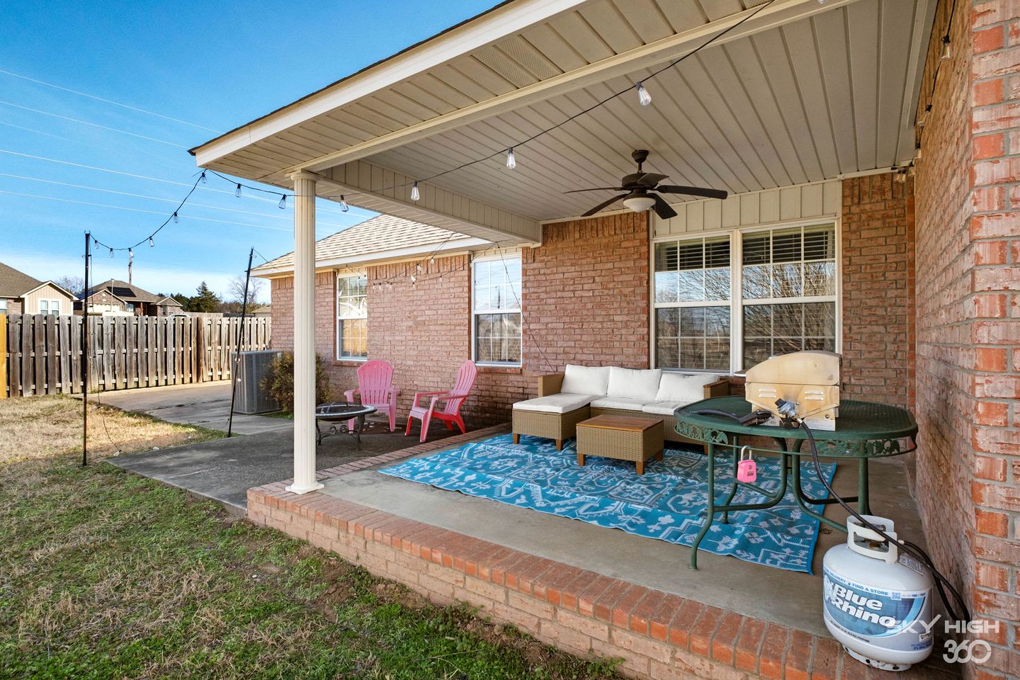 Cozy Retreat w/ Soaker Tub & Family Entertainment Area in Siloam Springs, Arkansas