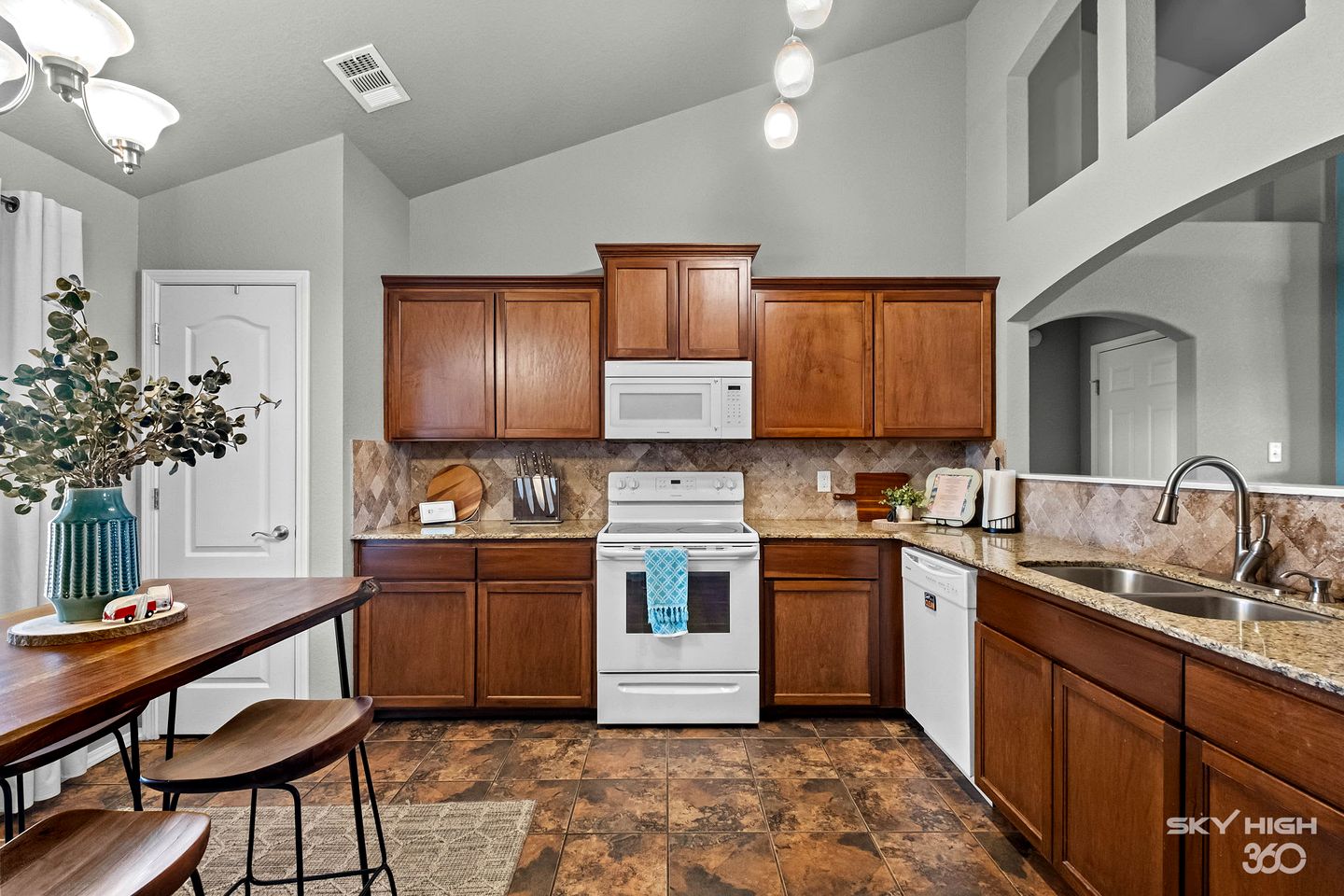 Cozy Retreat w/ Soaker Tub & Family Entertainment Area in Siloam Springs, Arkansas
