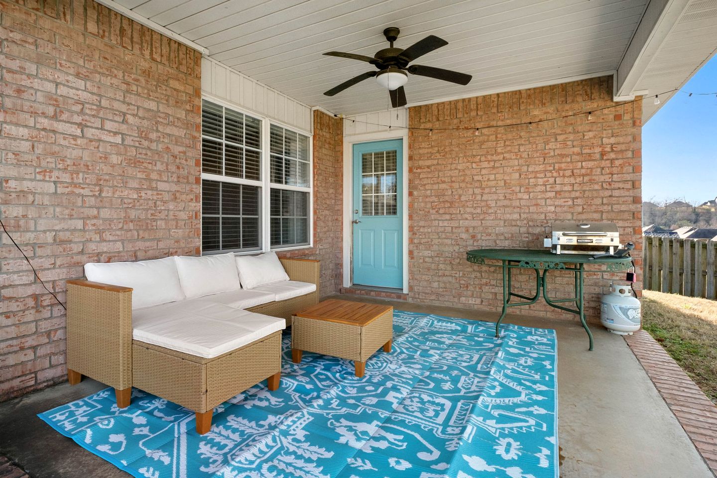 Cozy Retreat w/ Soaker Tub & Family Entertainment Area in Siloam Springs, Arkansas