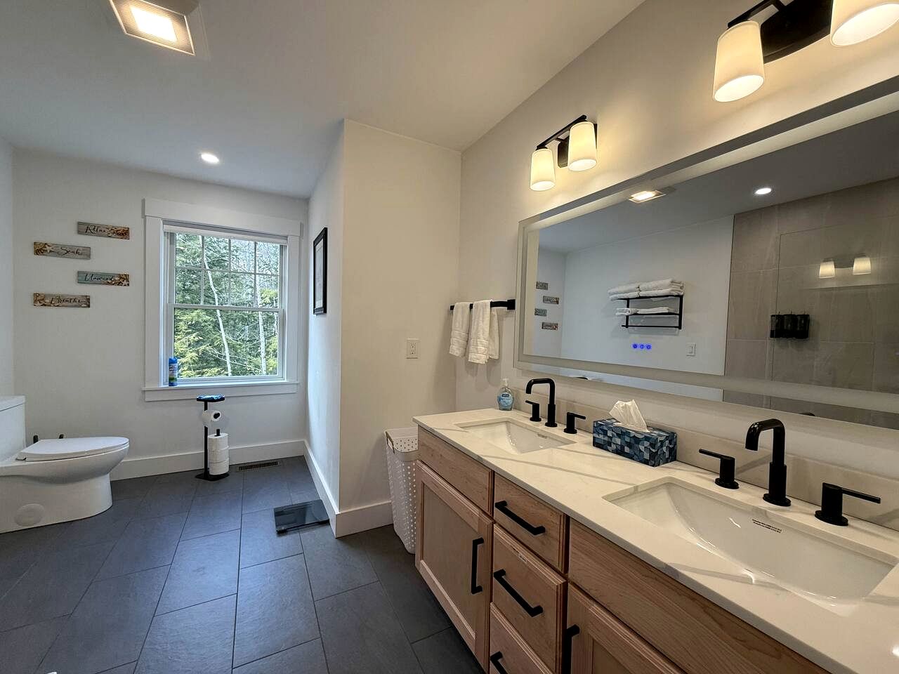 Nautical Chalet Retreat with Hot Tub and Game Room in Conway, New Hampshire