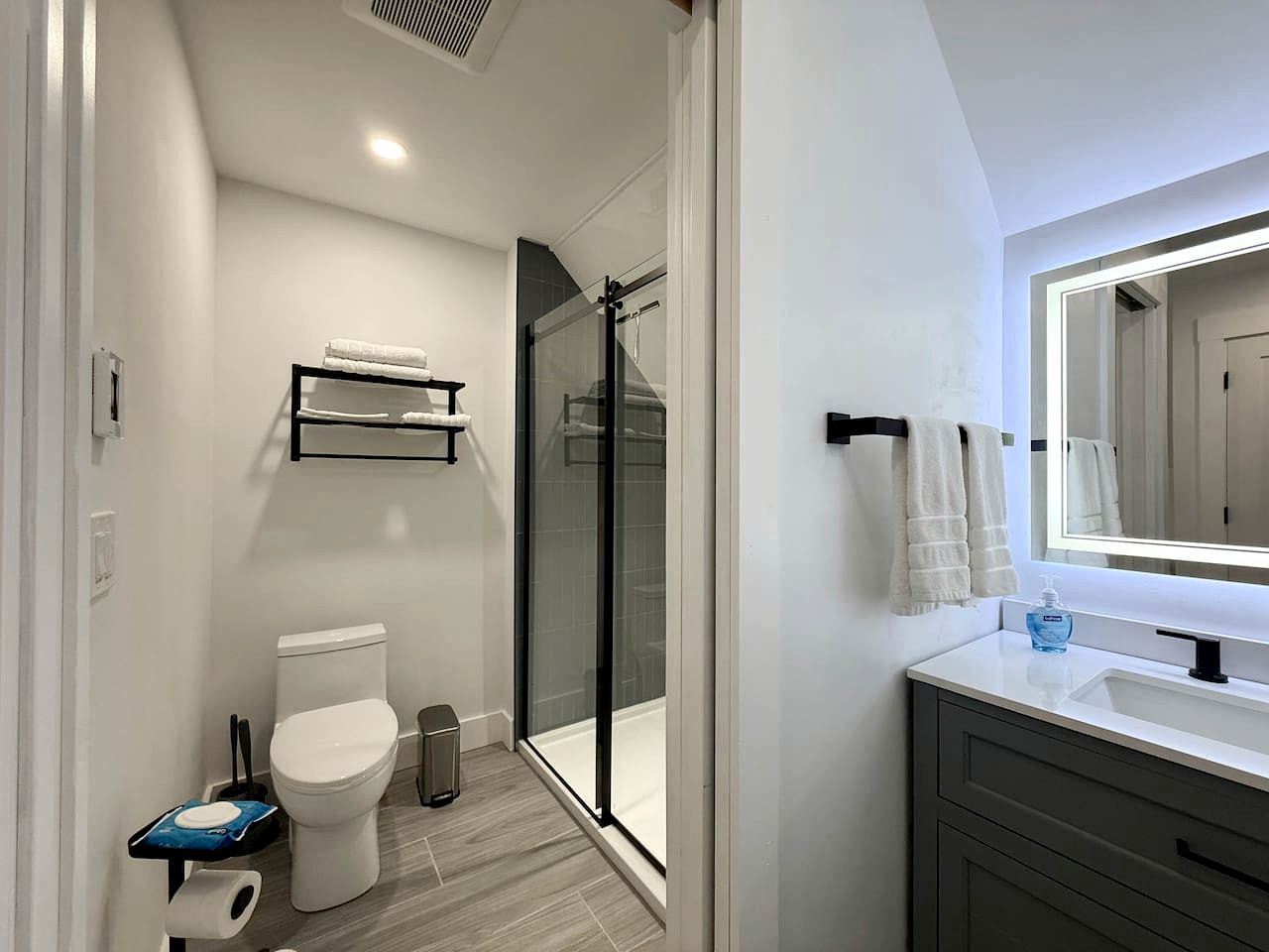 Nautical Chalet Retreat with Hot Tub and Game Room in Conway, New Hampshire