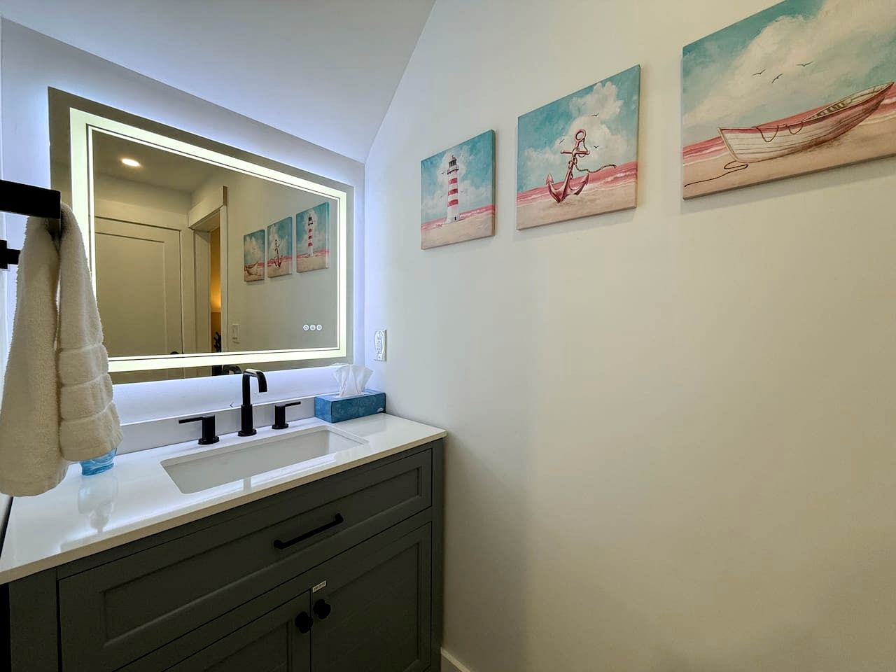 Nautical Chalet Retreat with Hot Tub and Game Room in Conway, New Hampshire