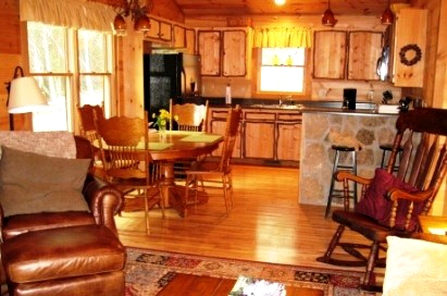 Secluded Cabin Rental with Hot Tub Overlooking Stunning Forest in Blue Ridge, Georgia