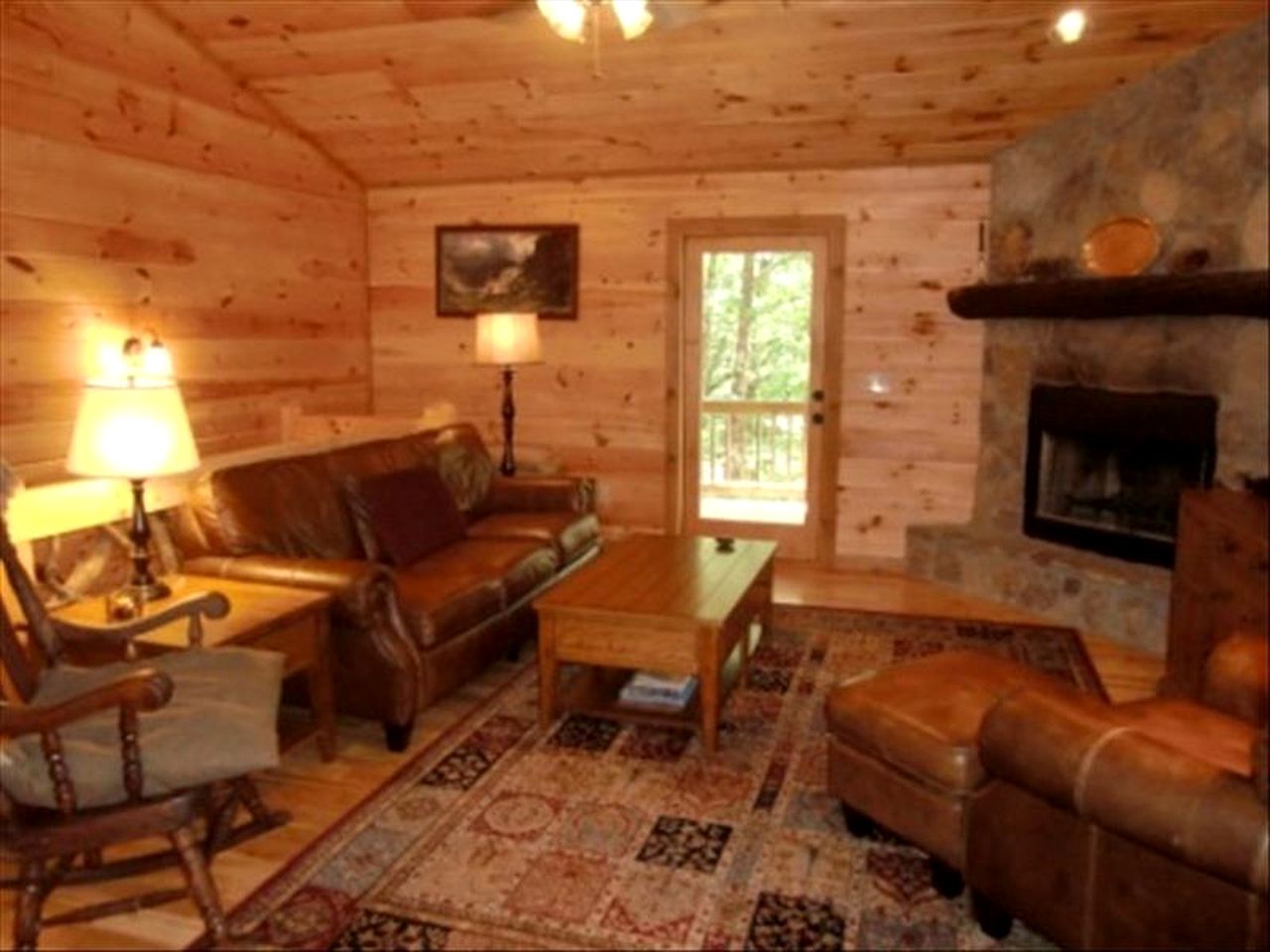Secluded Cabin Rental with Hot Tub Overlooking Stunning Forest in Blue Ridge, Georgia
