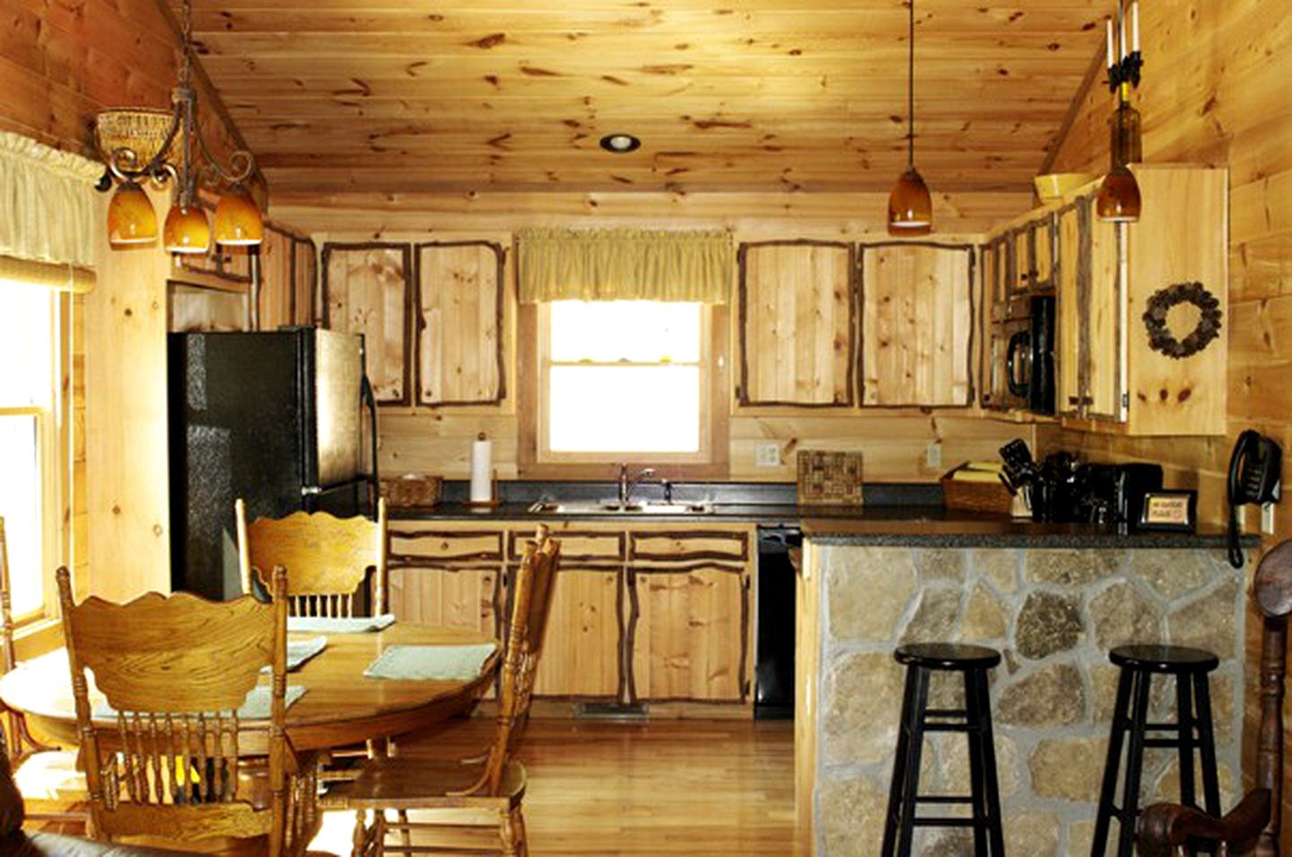 Secluded Cabin Rental with Hot Tub Overlooking Stunning Forest in Blue Ridge, Georgia