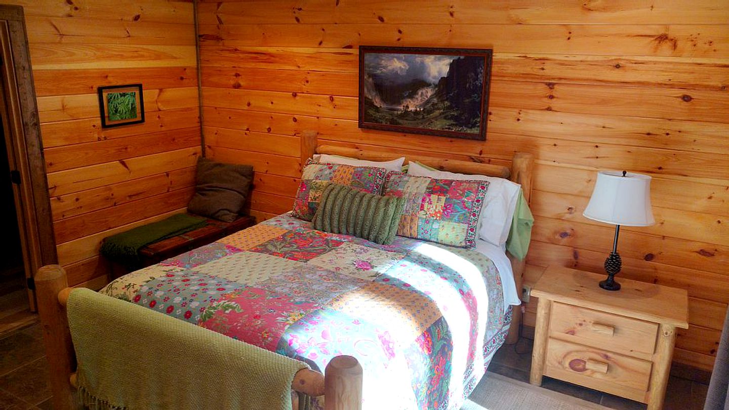 Secluded Cabin Rental with Hot Tub Overlooking Stunning Forest in Blue Ridge, Georgia