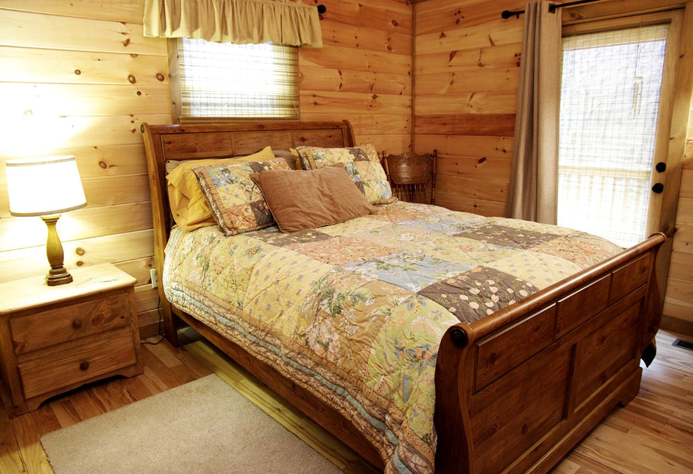 Secluded Cabin Rental with Hot Tub Overlooking Stunning Forest in Blue Ridge, Georgia