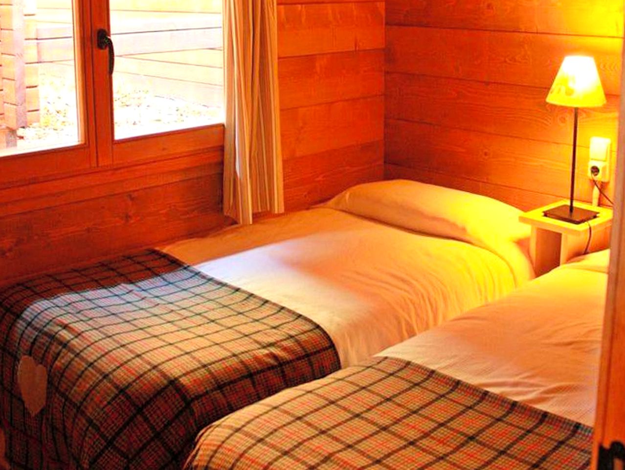 Charming Family-Friendly Cabin Rental in the Pyrenees Mountains of Catalonia