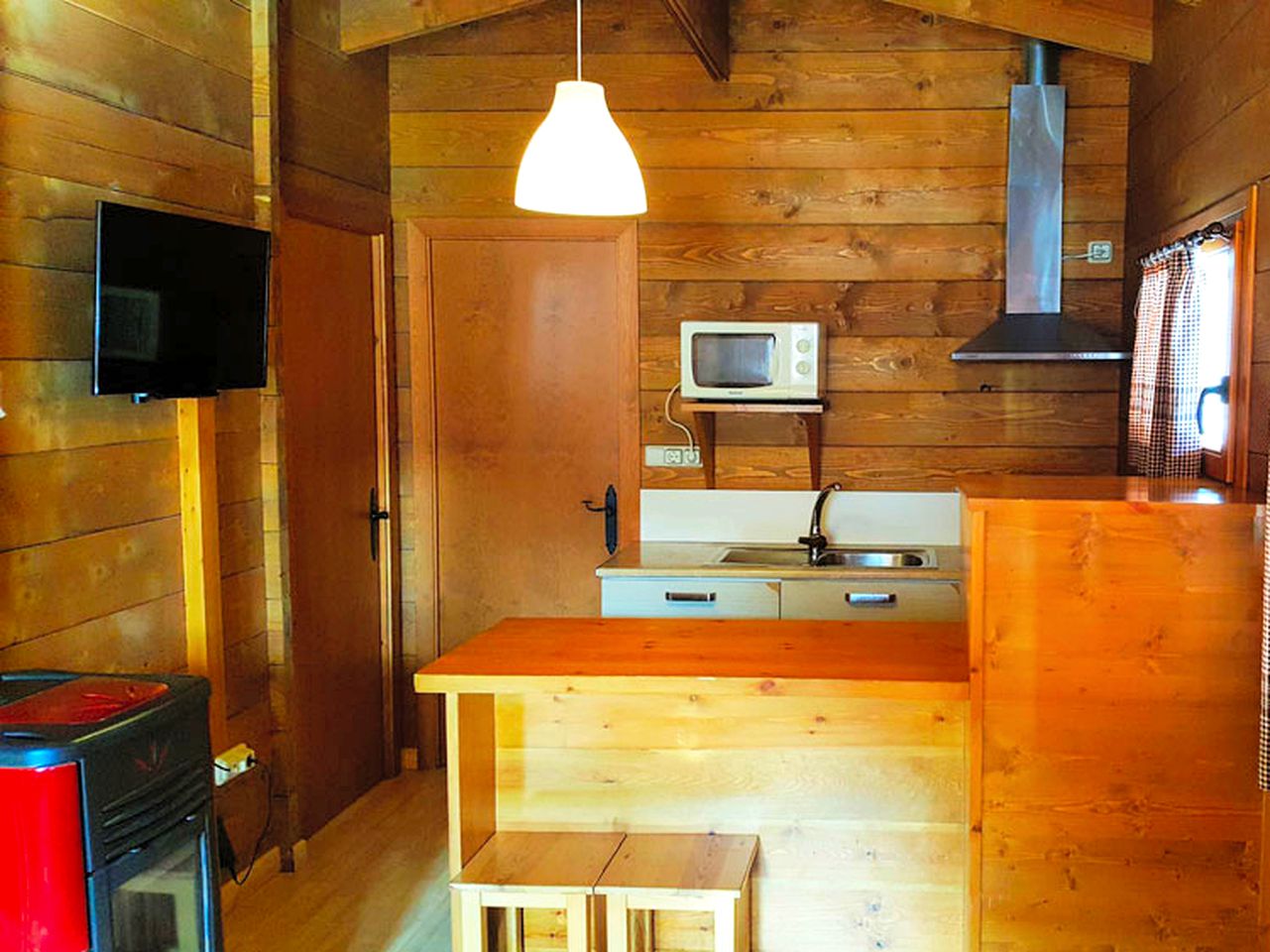 Charming Family-Friendly Cabin Rental in the Pyrenees Mountains of Catalonia