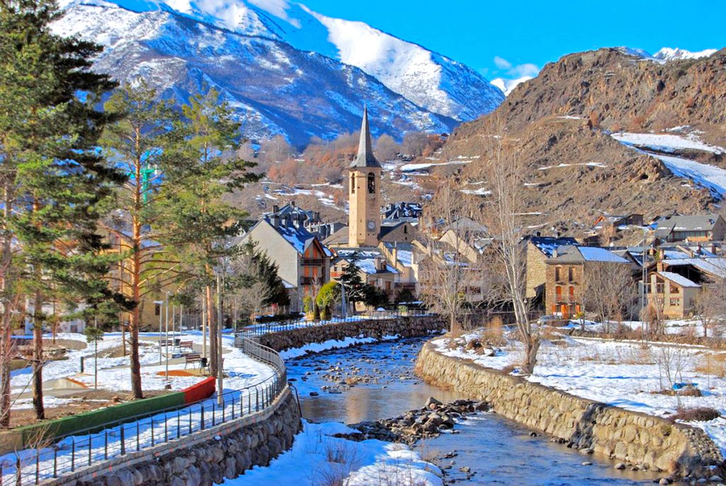 Charming Family-Friendly Cabin Rental in the Pyrenees Mountains of Catalonia