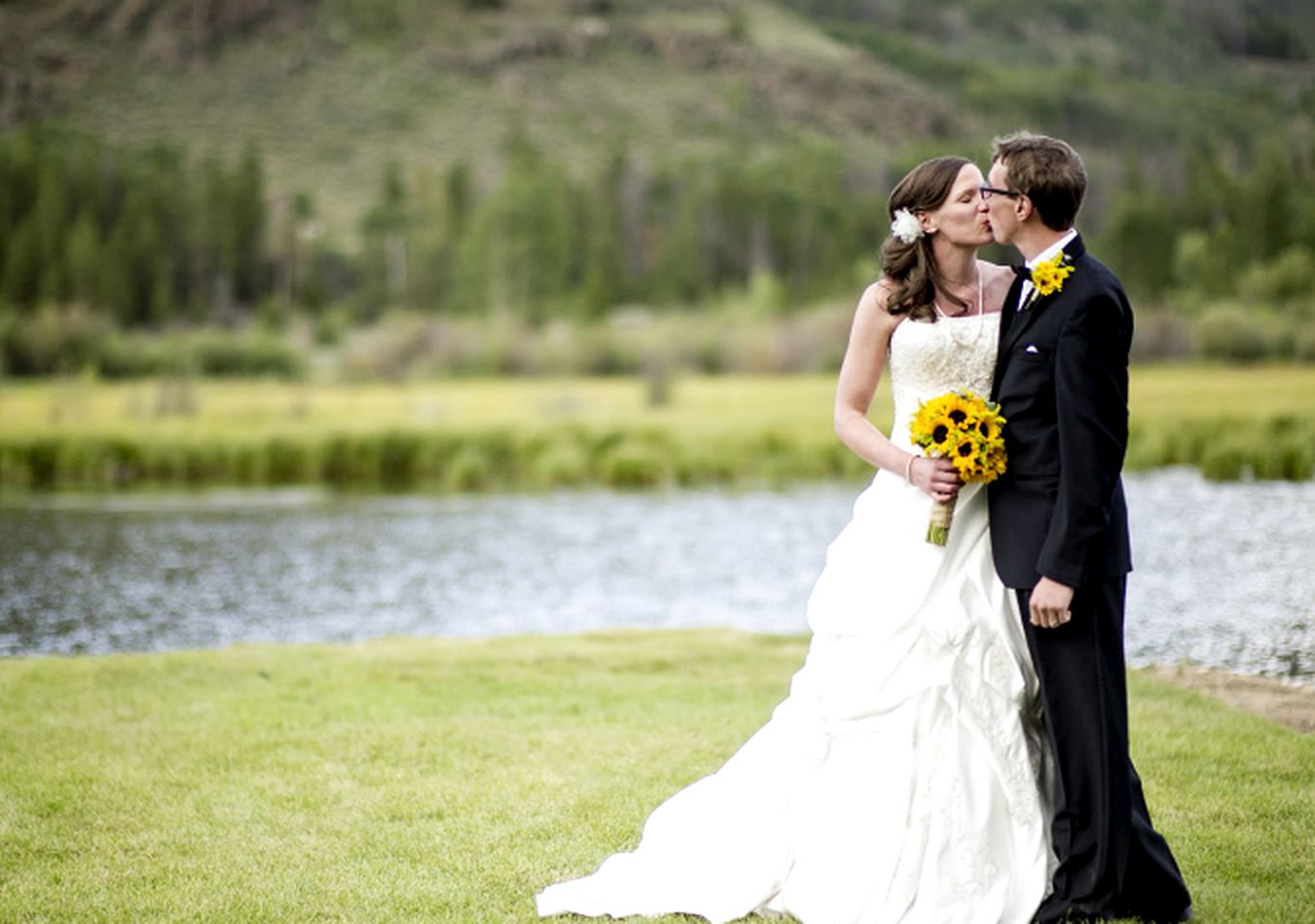 Enchanting Cabins Nestled in National Forest with Stunning Views in Vail, Colorado