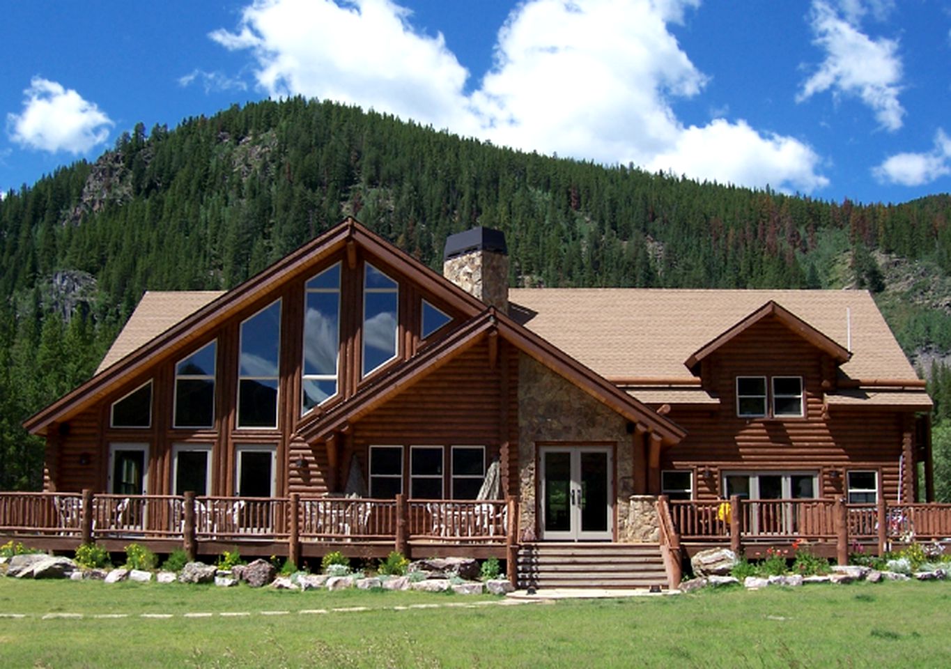 Enchanting Cabins Nestled in National Forest with Stunning Views in Vail, Colorado