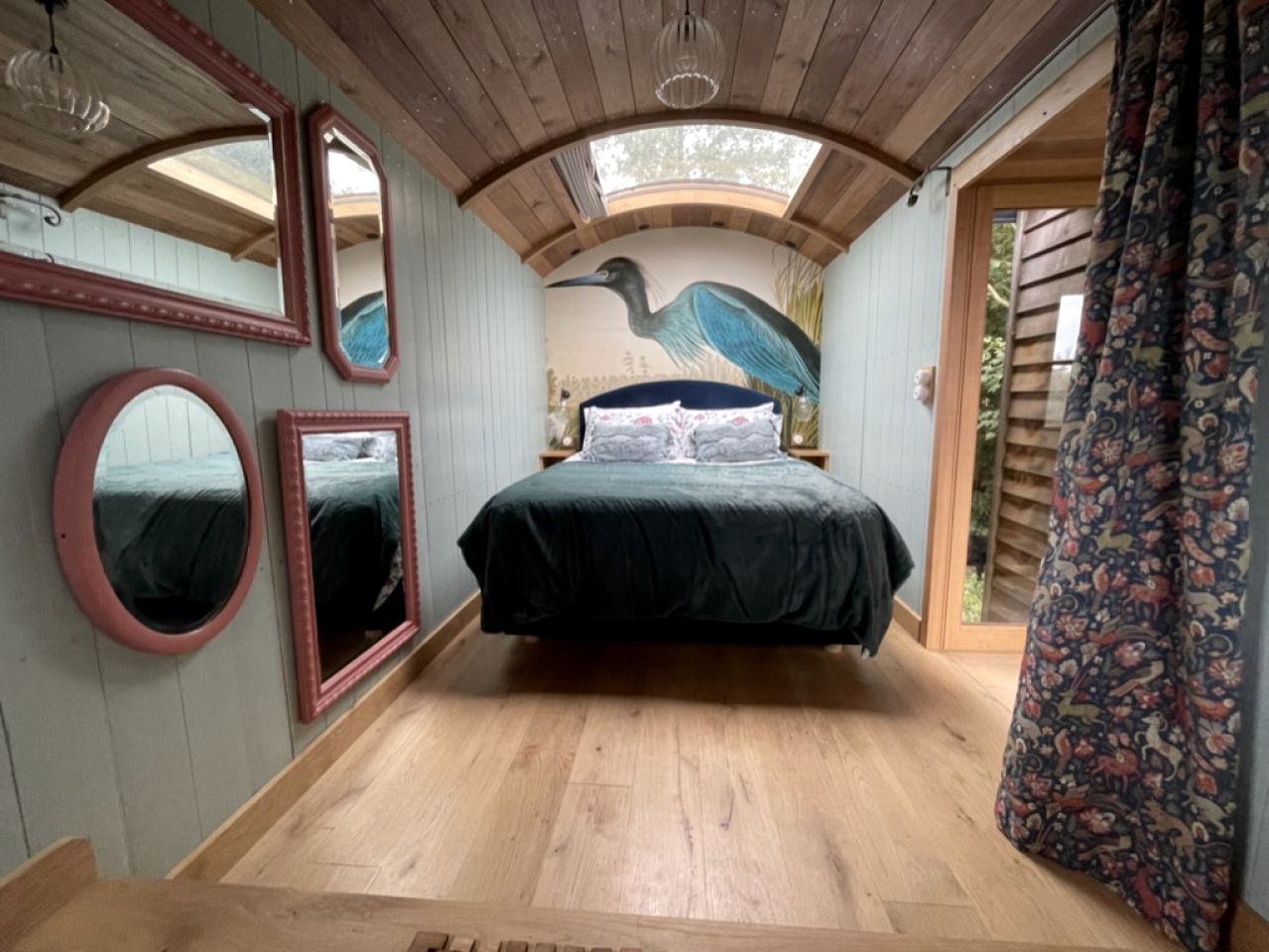 Gorgeous Shepherd's Hut for a Romatic Getaway in Dorset, England
