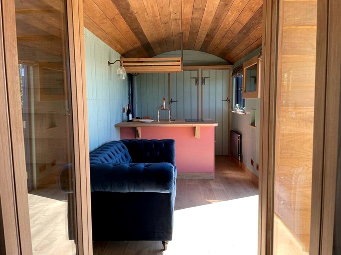 Huts (United Kingdom, --, --)