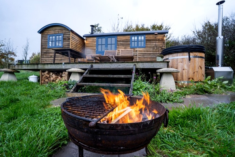 Gorgeous Shepherd's Hut for a Romatic Getaway in Dorset, England