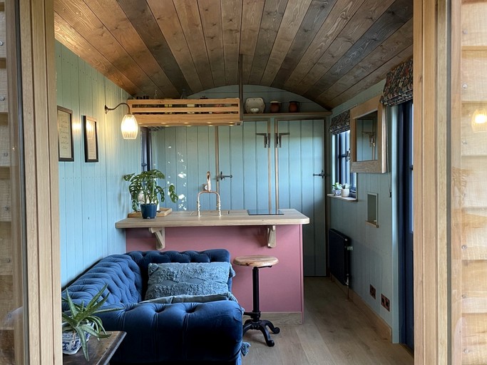 Huts (United Kingdom, --, --)