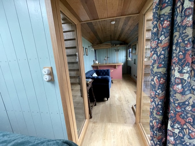 Huts (United Kingdom, --, --)
