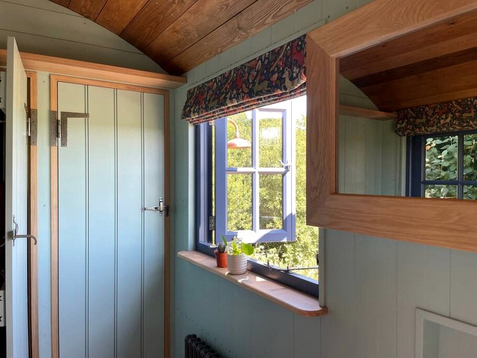 Huts (United Kingdom, --, --)