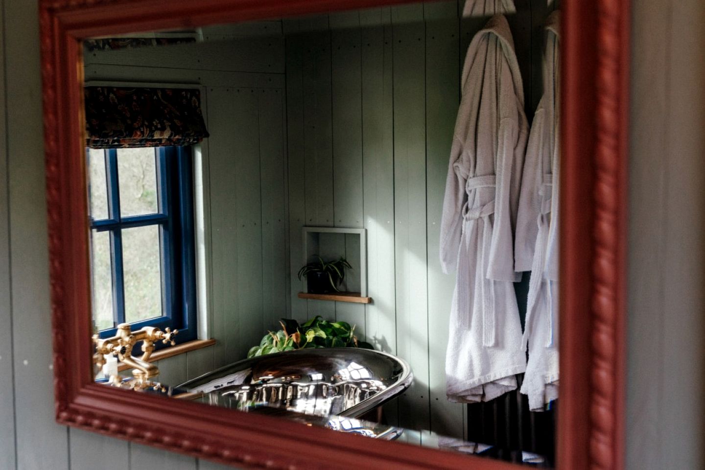 Gorgeous Shepherd's Hut for a Romatic Getaway in Dorset, England