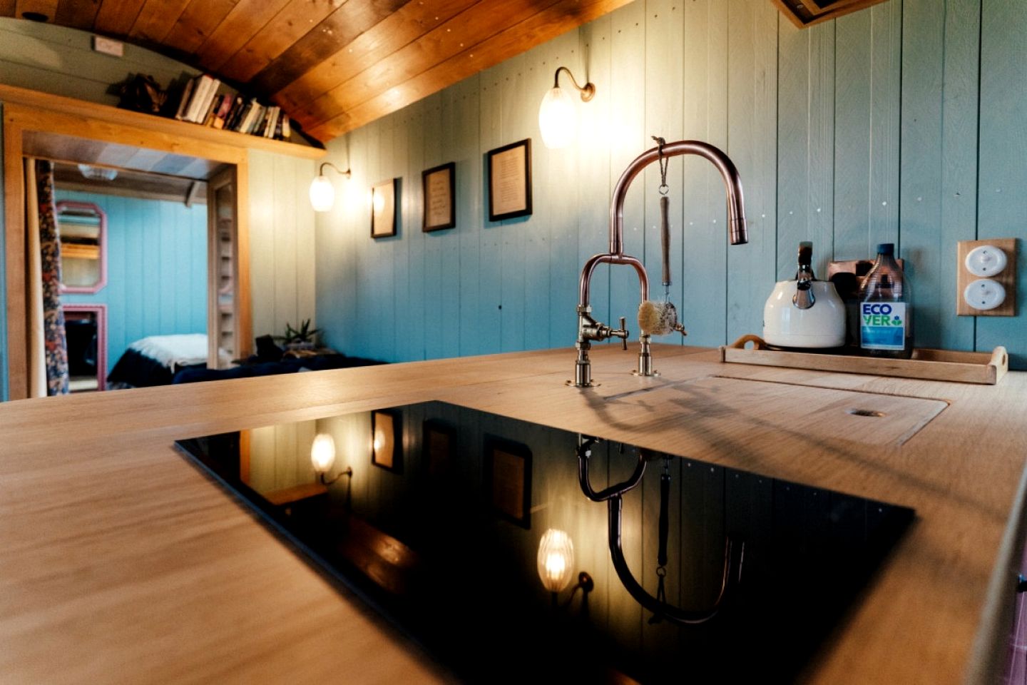 Gorgeous Shepherd's Hut for a Romatic Getaway in Dorset, England
