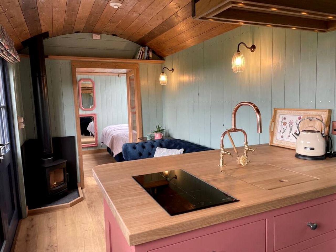 Gorgeous Shepherd's Hut for a Romatic Getaway in Dorset, England