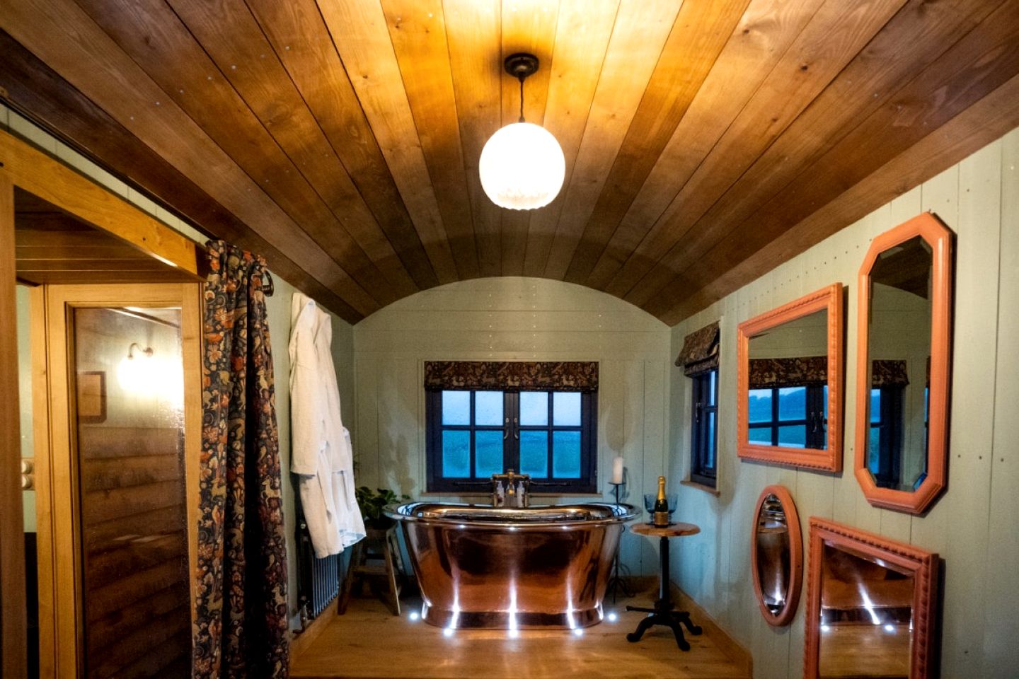 Gorgeous Shepherd's Hut for a Romatic Getaway in Dorset, England