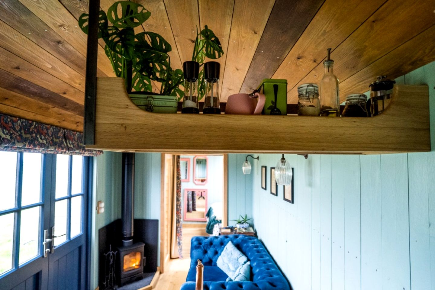 Gorgeous Shepherd's Hut for a Romatic Getaway in Dorset, England