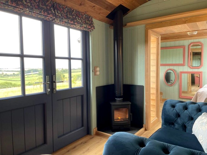 Huts (United Kingdom, --, --)