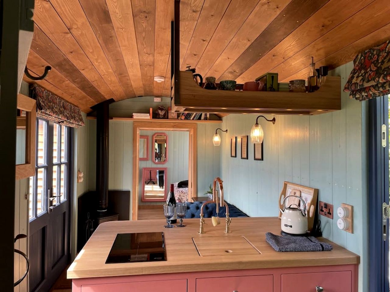 Gorgeous Shepherd's Hut for a Romatic Getaway in Dorset, England