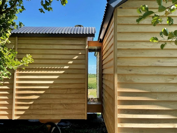 Huts (United Kingdom, --, --)